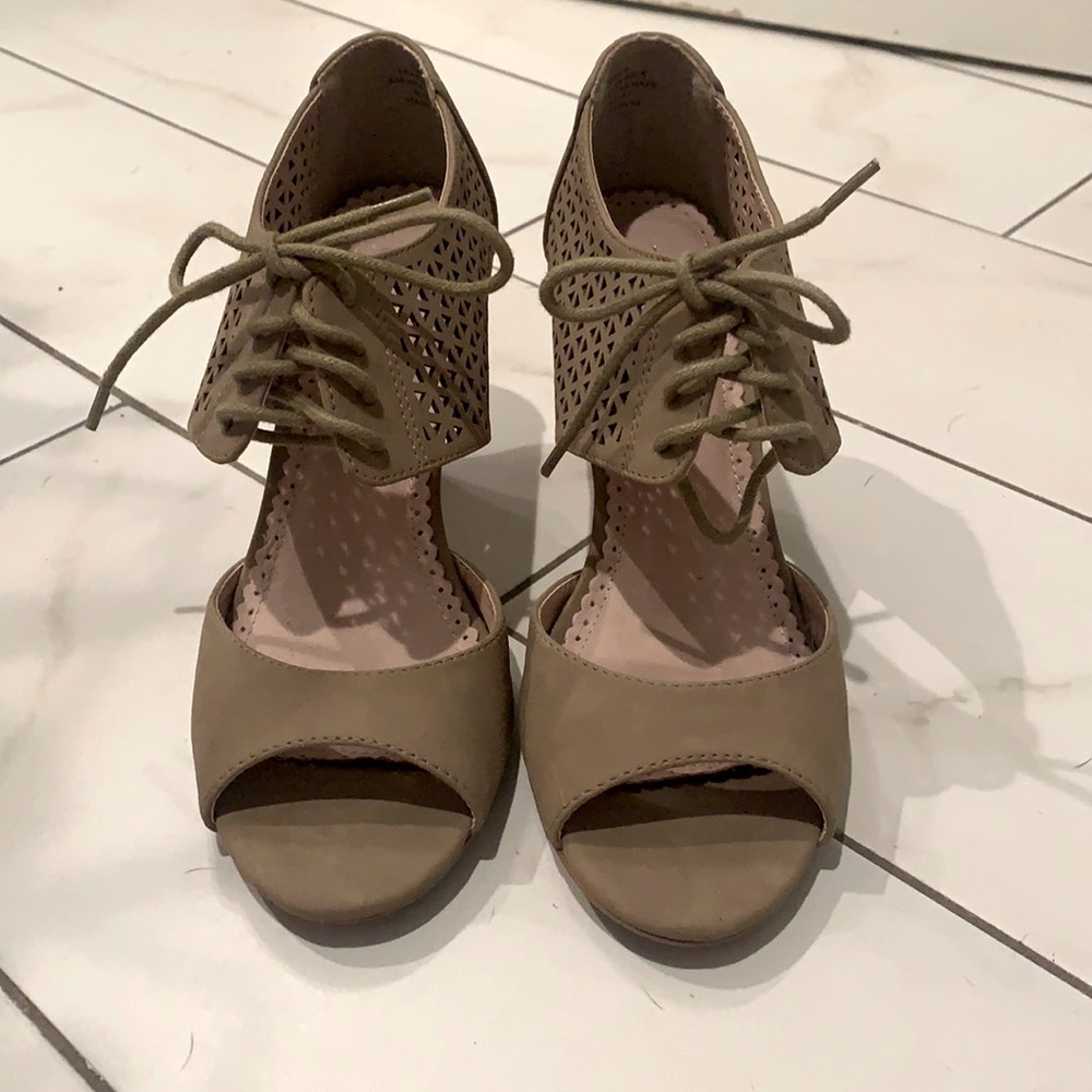 Super cute & unique heels